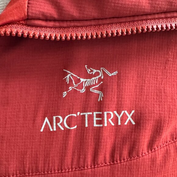 ARC’TERYX Women’s Insulated Hooded Jacket works as a mid-layer and standalone - Picture 3 of 10